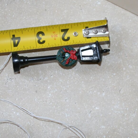 Christmas 1995 Lemax Dickensvale Porcelain Lighted House & Street Lamps - Picture 13 of 15